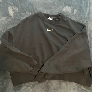 Women’s Nike Crop Sweatshirt- M